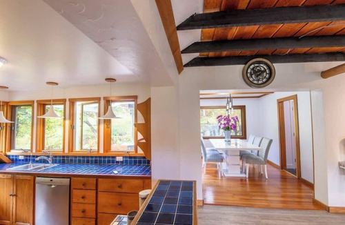 Madeira Park House | Picturesque and Comfy Escape with Waterfall View