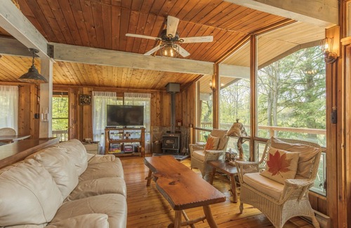 Muskoka Lakes Cottage | Picturesque Leonard Lake cottage