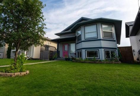 Grande Prairie House | Pink door-ed wonder