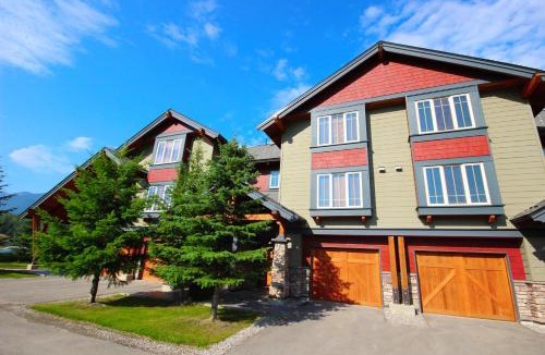 Fernie Ski Chalet | Pinnacle Ridge Chalets by Fernie Lodging Co
