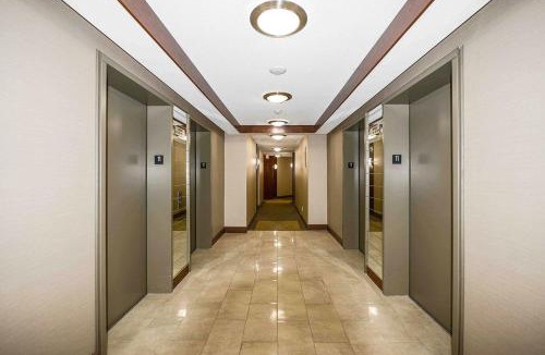 Downtown Mississauga Apartment | PlanURstay - 310 Burnhamthorpe Road West