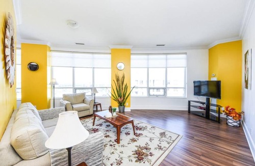 Downtown Mississauga Apartment | PlanURstay - Panoramic Penthouse