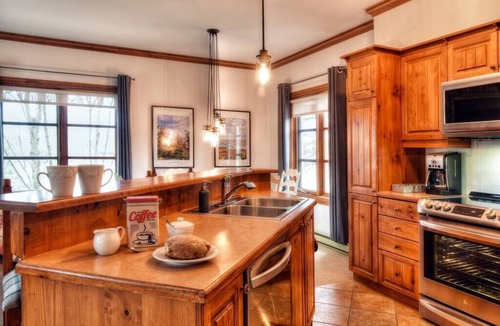 Mont-Tremblant Condo | Plateau D Ski-In/Ski-Out with Pool