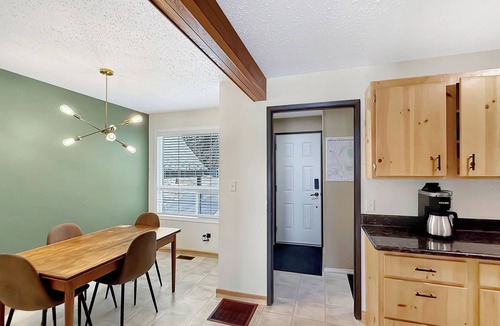 East Kootenay House | Polaris Chalet - 2 Bdrm Mountain Getaway