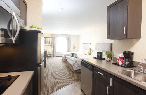 Olds Hotel | Pomeroy Inn & Suites at Olds