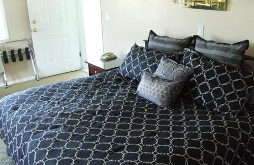 Golden Hotel | Ponderosa Motor Inn