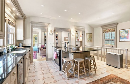 Old Town Historic District House | Pool Old Town NOTL 6 PPL Pet Friendly Historic Home