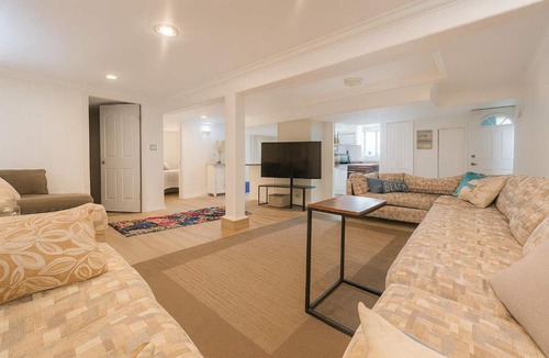 Saanich East Apartment | Poolside Hideaway Heated Pool All Year Ideal for Groups Sleeps 6 plus