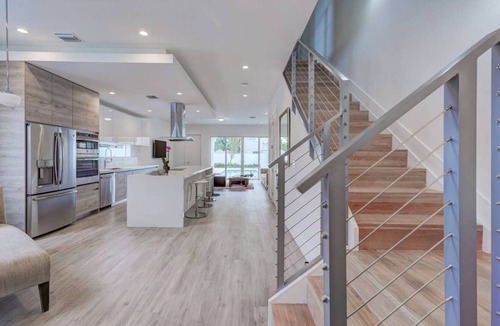 Coral Way House | Poolside Sanctuary 4B 4B heated pool ,Jacuzzi 1Gb internet.