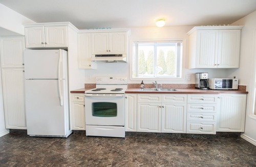 Osoyoos Apartment | Poolside Suite Surrounded by Vineyard & Orchard