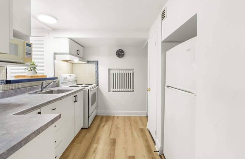 Rosemont-La Petite-Patrie Apartment | Pop Art Star Studio Cozy Stay in Rosemont