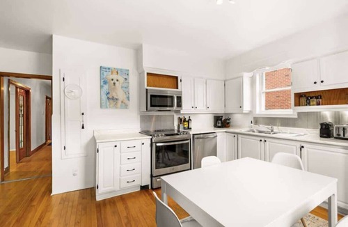 Rosemont-La Petite-Patrie Apartment | Pop Art Star Unique design the heart of Rosemont
