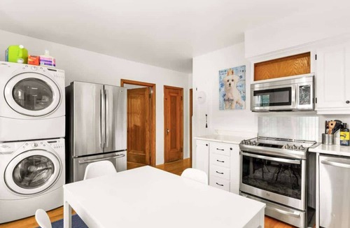 Rosemont-La Petite-Patrie Apartment | Pop Art Star Unique design the heart of Rosemont
