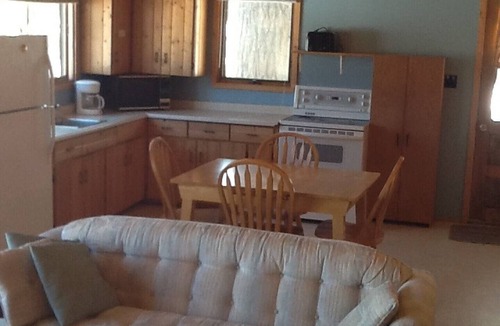 Kenora Cabin | Portage Lodge - Cabin #10 (4 people) - Kenora, Ontario, Canada