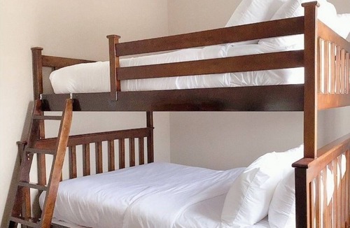 Sylvan Lake Hotel | Prairie Moon Inn Sylvan Lake