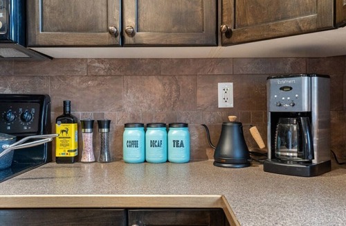 Sylvan Lake House | Prairie Oasis | Sleeps 16+ | BBQ, Fireplace & Loft!