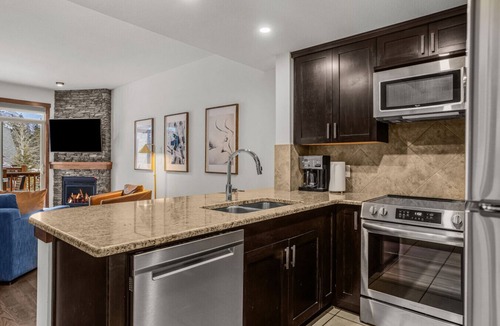 Canmore Apartment | Premier Mountain Retreat [Top Floor/Heated Pool/Hot tub]
