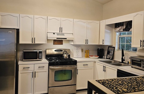 Sandtown House | PriMary EVolution Properties ~ Atlanta - convenient, comfy, chic 3 bedroom home
