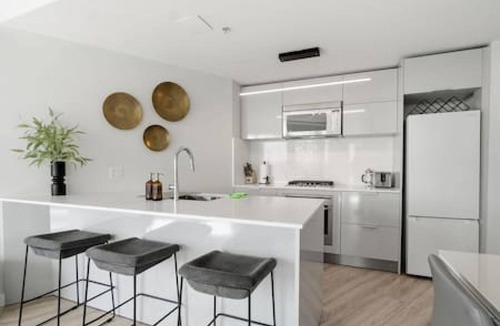 Gastown Apartment | Prime Downtown Location 39th Floor Stunning Views!
