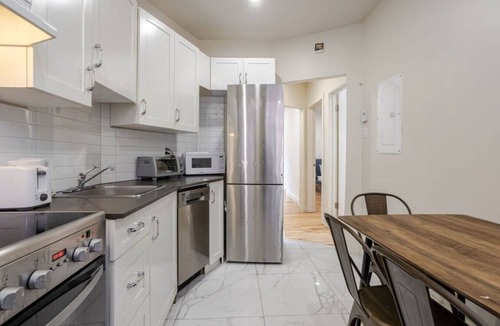 Cote-Des-Neiges—Notre-Dame-De-Grace Apartment | Prime Downtown Spot | Easy Access