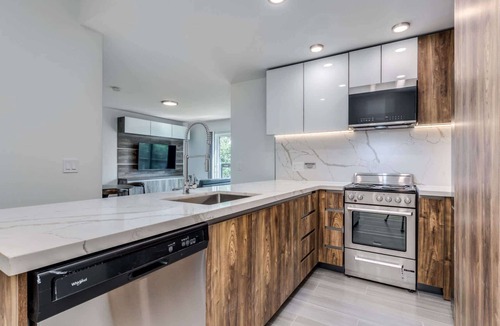 Downtown Vancouver Apartment | Prime Downtown West End | Quiet 2BR Retreat