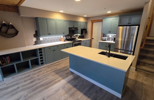Big White Ski Resort House | Prime location - Newly Renovated Ski in/Ski Out Townhome