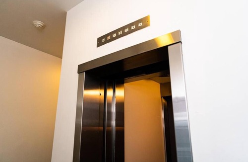 Lower Town Apartment | Prime spot condo 1100 sq2 private elevator!