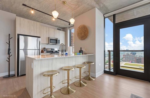 West Loop Apartment | Prime West Loop 2BR Apts + Event Convenience