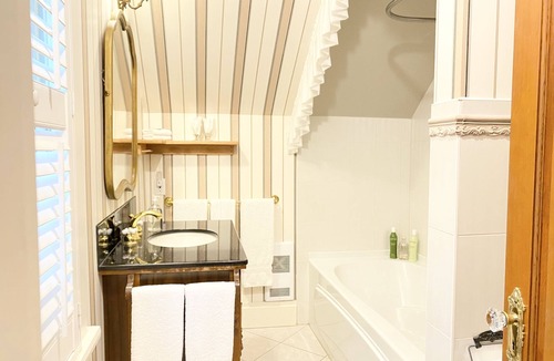 Langley House | Princess and the Pea Hotel