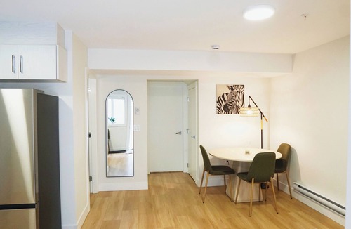 East Clayton House | Pristine, Modern Private Suite in Langley minutes from Langley Events Centre