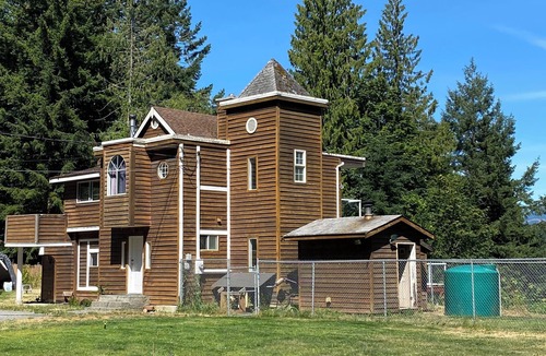 Regional District of Nanaimo House | Privacy on the Rivers edge