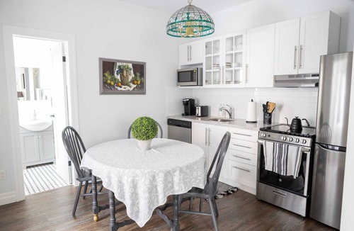 Burlington Apartment | Private 1bed 1bath Apt Near Downtown 1st floor - U2