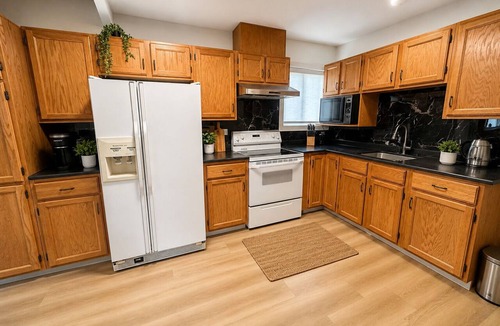 Surrey Newton Apartment | Private 2 bed 1bath spacious suitewith laundry, internet, parking