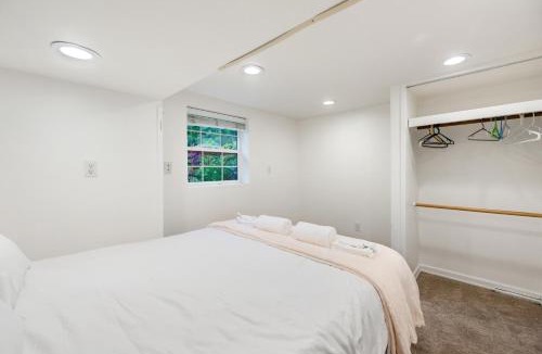 West Point Grey Apartment | Private 2BR Suite near UBC Sleeps 6