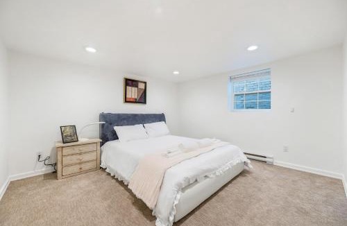West Point Grey Apartment | Private 2BR Suite near UBC Sleeps 6