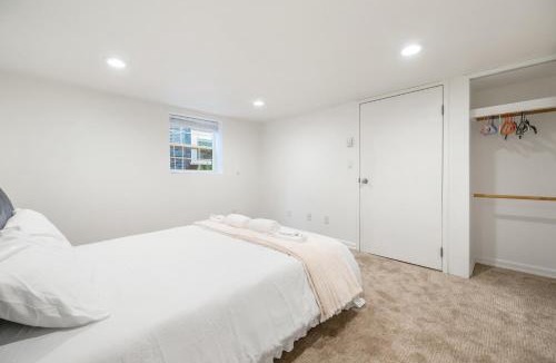 West Point Grey Apartment | Private 2BR Suite near UBC Sleeps 6