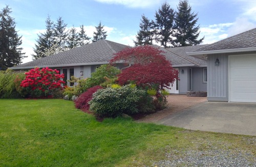 Mill Bay House | Private 3 Bedroom Ocean View Home, Cowichan Valley