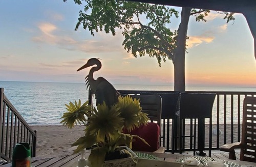 Leamington Cottage | Private Beach Escape | Sunset Views + Hot Tub