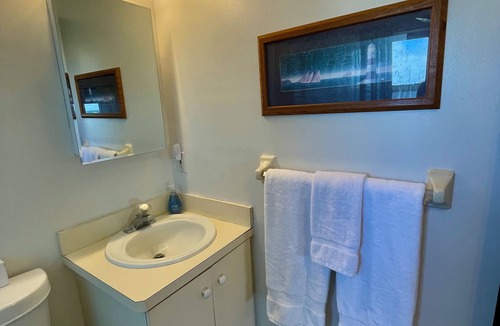 Painters Walk Apartment | PRIVATE BEACH RIGHT OUTSIDE YOUR DOOR!