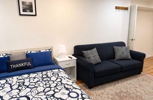 Brossard House | Private beautiful Suite in a Bungalow lower floor
