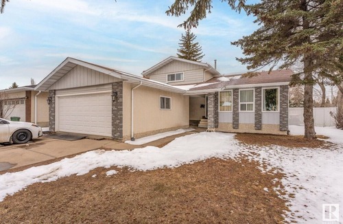 Southeast Edmonton House | Private bedroom with a Shared washroom in a shared home in Edmonton, Canada