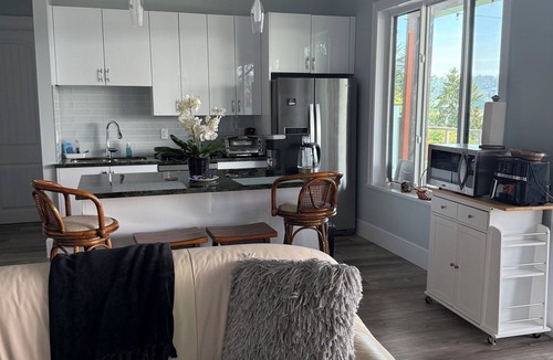 Port Moody House | PRIVATE BREATHTAKING WATER VIEW -A UNIQUE AND TRANQUIL GET AWAY – 2 BEDROOM