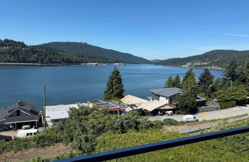 Port Moody House | PRIVATE BREATHTAKING WATER VIEW -A UNIQUE AND TRANQUIL GET AWAY – 2 BEDROOM