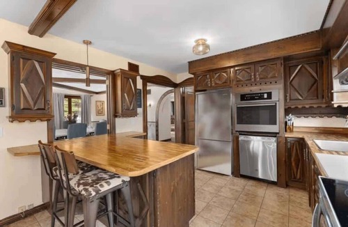 Sainte-Agathe-des-Monts House | Private Pool, Hot Tub, Sauna & Lake Manor sleep 28