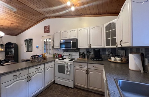 Huntsville Cottage | Private Cottage in Huntsville next to Deerhurst Resort