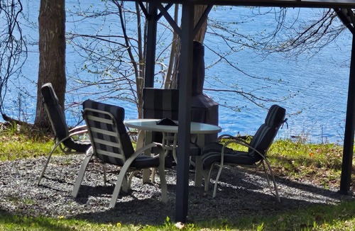 Central Frontenac Cottage | Private cozy cottage on Bobs Lake with boat launch