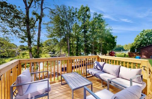 Southmont House | Private Dock! Lakefront Family Escape in Salisbury