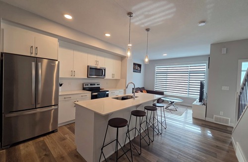 Southwest Edmonton House | Private Executive Suite| Ensuite, Walk-In Closet | Central AC | Near Airport