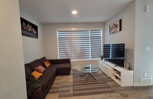 Southwest Edmonton House | Private Executive Suite| Ensuite, Walk-In Closet | Central AC | Near Airport