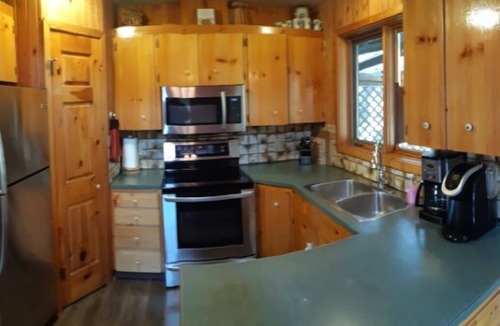 East Kootenay House | Private Hot Tub-Sauna-Games Room - Husbands Vacation Home